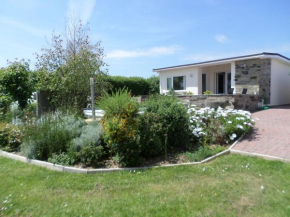 One bedroom bungalow with private garden at Parkland, near Kingsbridge